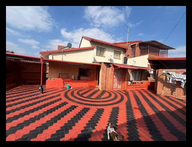 6 BEDROOM HOUSE FOR SALE IN LENASIA SOUTH
